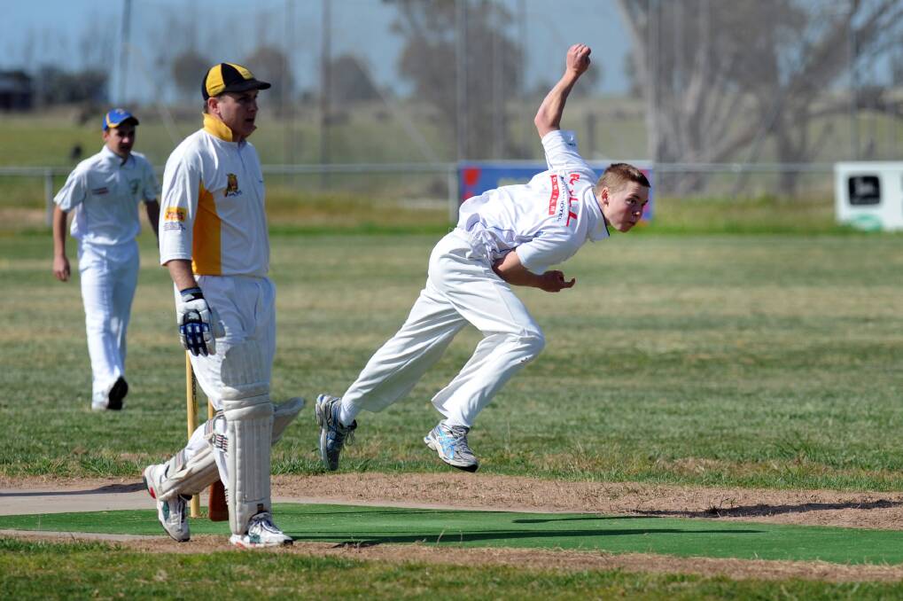 Blackheath-Dimboola paceman Oliver Young sends one down against Jung Tigers, he finished with impressive figures of 3-12 off 10 overs. Picture: PAUL CARRACHER