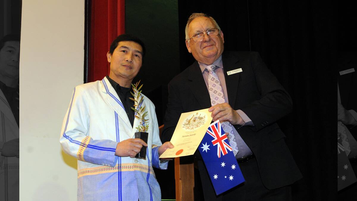 Hsa Wah BWAY, with Hindmarsh mayor Rob Gersch, at Nhill citizenship ceremony. 